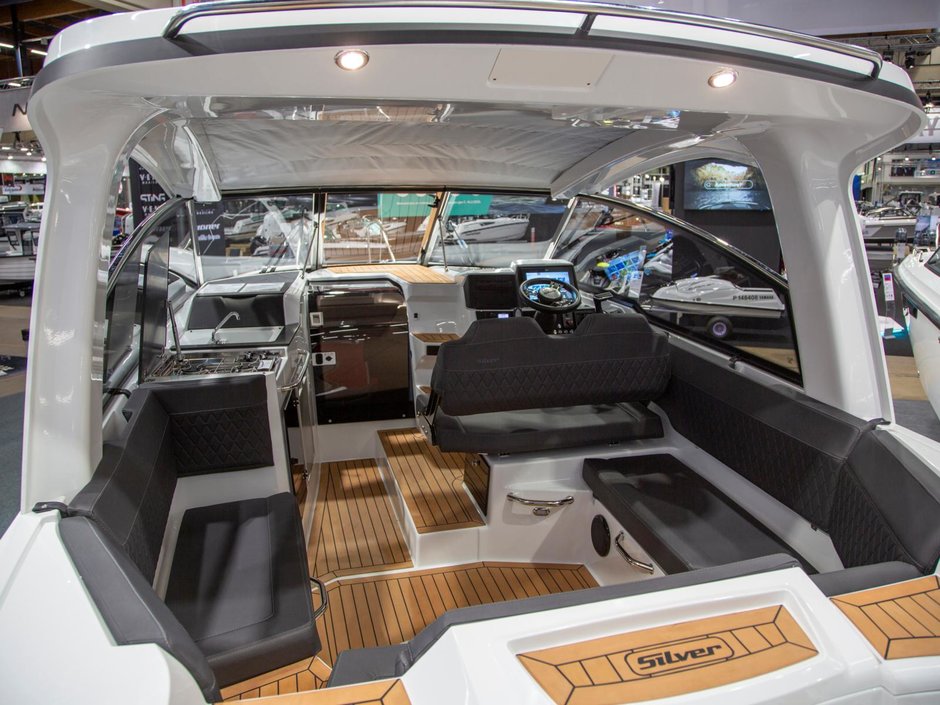 Silver Raptor ST - Glasfiberbåtar - Båtmodeller - Silver