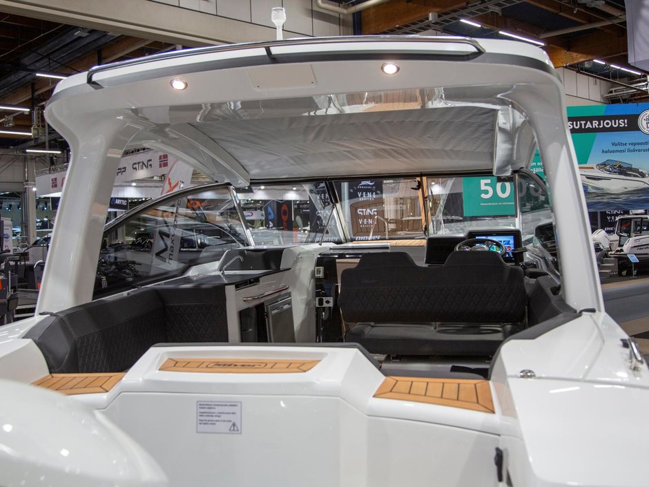 Silver Raptor ST - Glasfiberbåtar - Båtmodeller - Silver