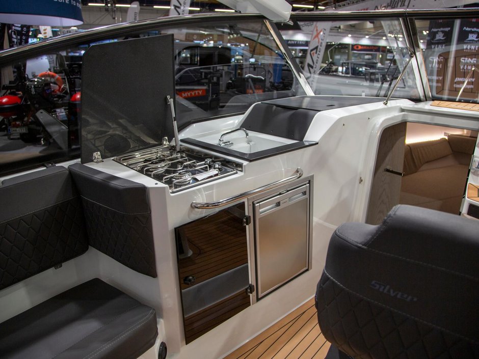 Silver Raptor ST - Glasfiberbåtar - Båtmodeller - Silver