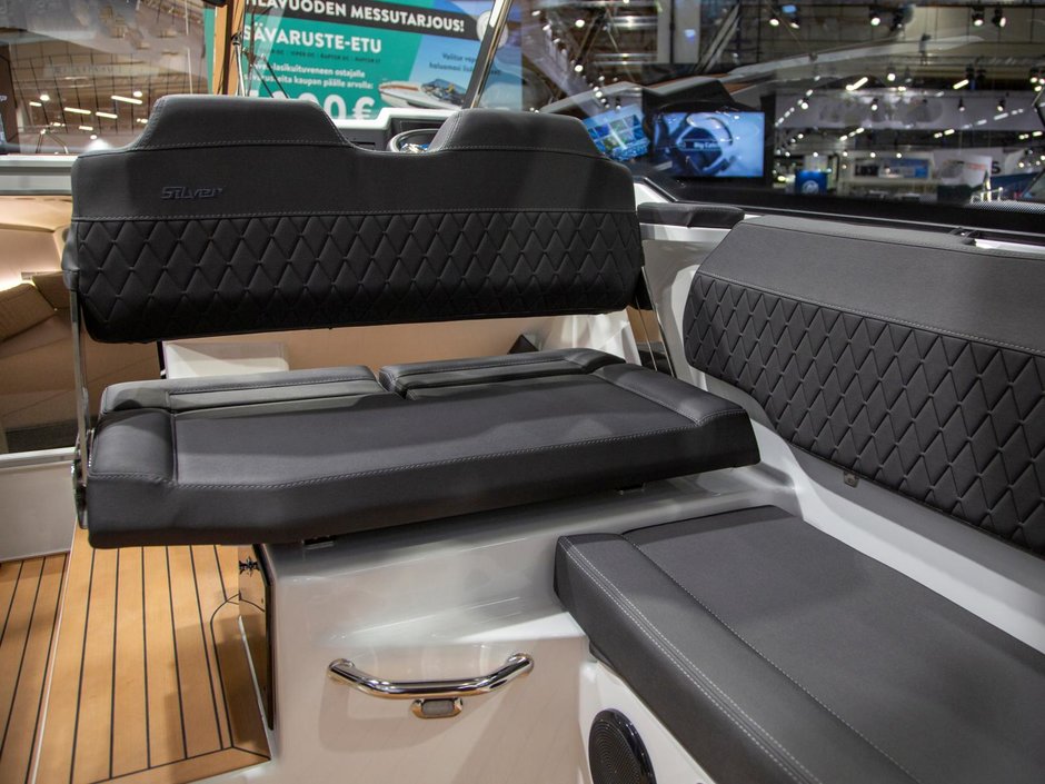 Silver Raptor ST - Glasfiberbåtar - Båtmodeller - Silver