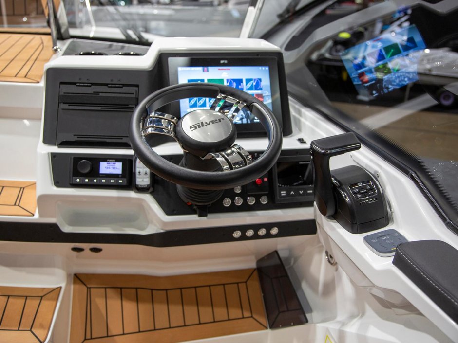 Silver Raptor ST - Glasfiberbåtar - Båtmodeller - Silver