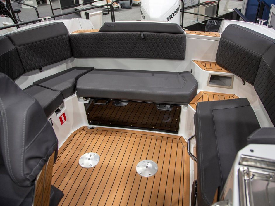 Silver Raptor ST - Glasfiberbåtar - Båtmodeller - Silver