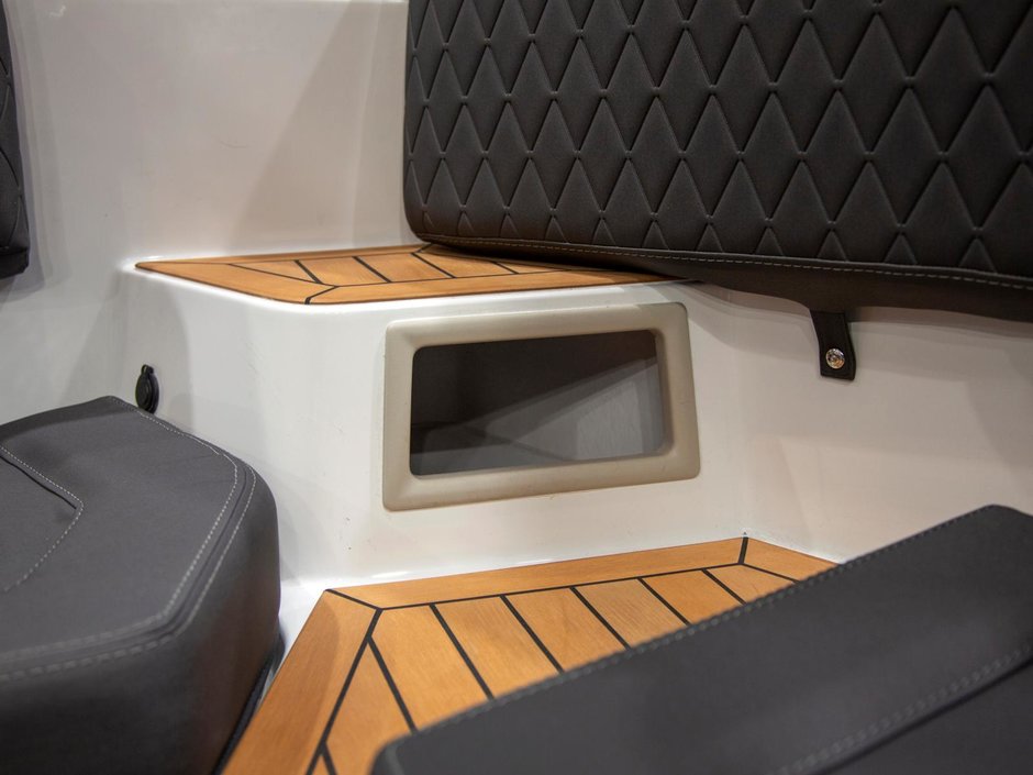 Silver Raptor ST - Glasfiberbåtar - Båtmodeller - Silver