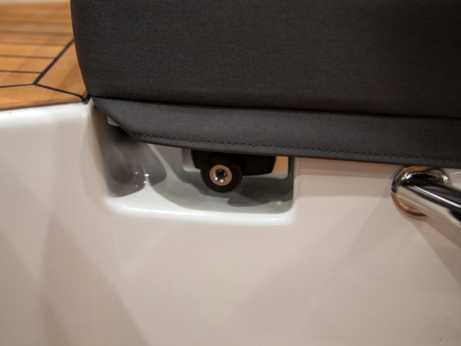 Silver Raptor ST - Glasfiberbåtar - Båtmodeller - Silver